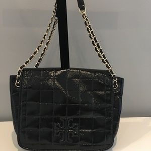 TORY BURCH MARION QUILTED PATENT SMALL FLAP SHOULDER BAG